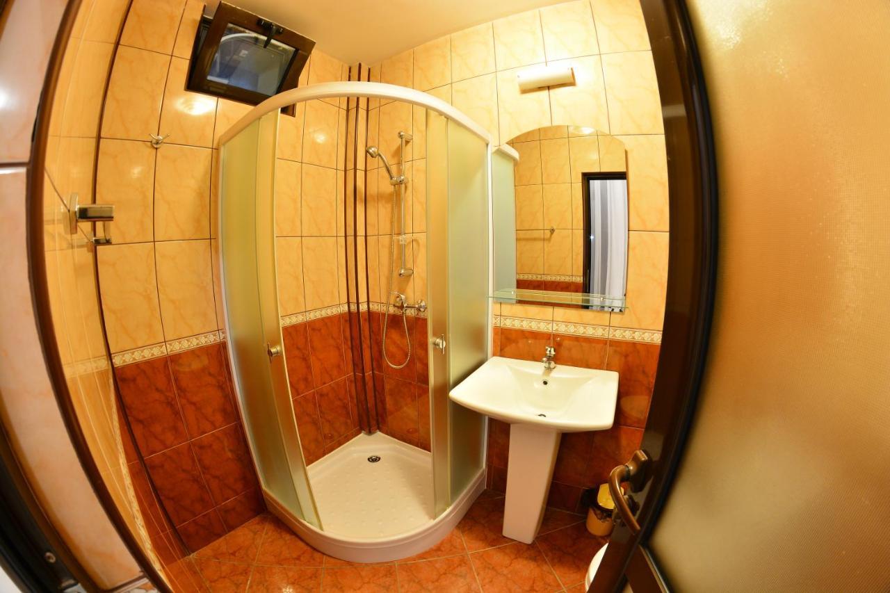 Casa Cojocaru- Camere De Inchiriat In Scop Turistic Drobeta Turnu Severin Exterior foto